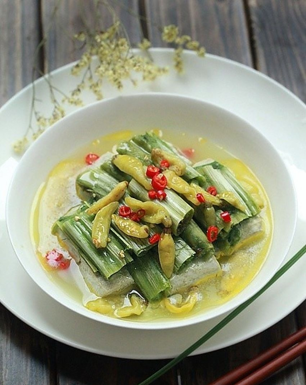 蒸双臭是浙江嘉兴的一道特色美食,它的特点是结合了当地最臭的两种