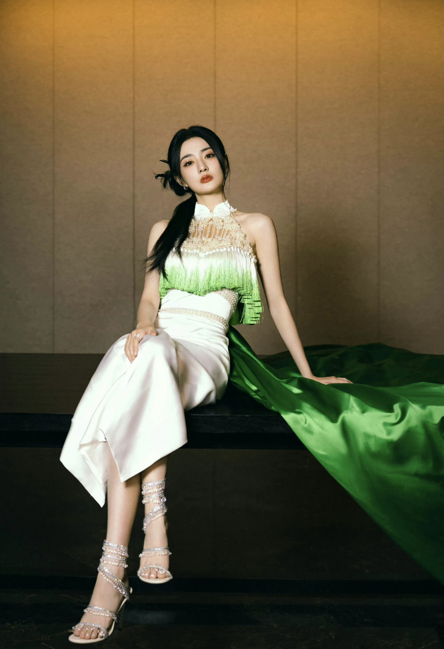 徐璐封面杂志大片美丽极了