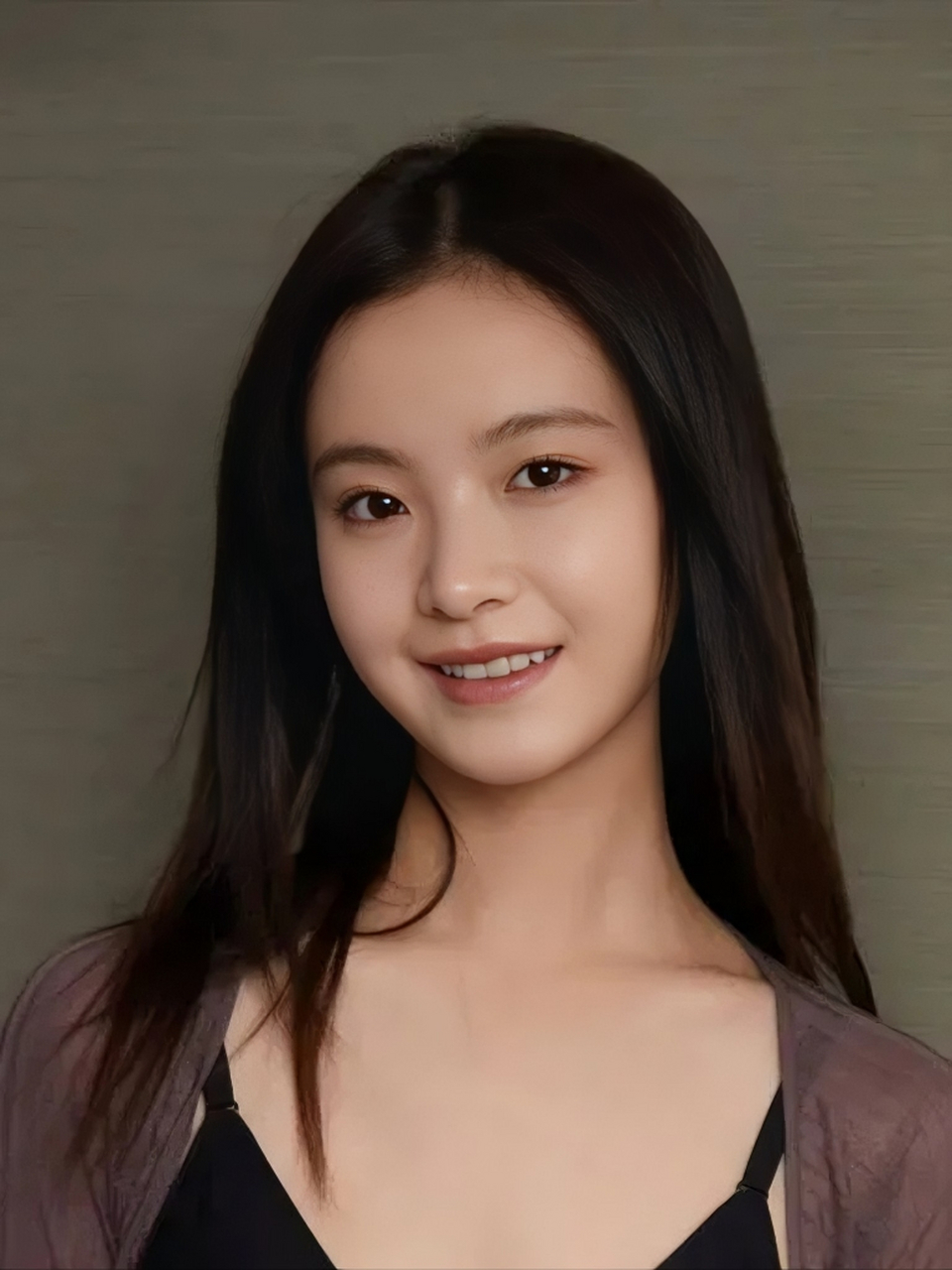 不知道为什么我觉得李庚希好漂亮,很清秀的那种感觉