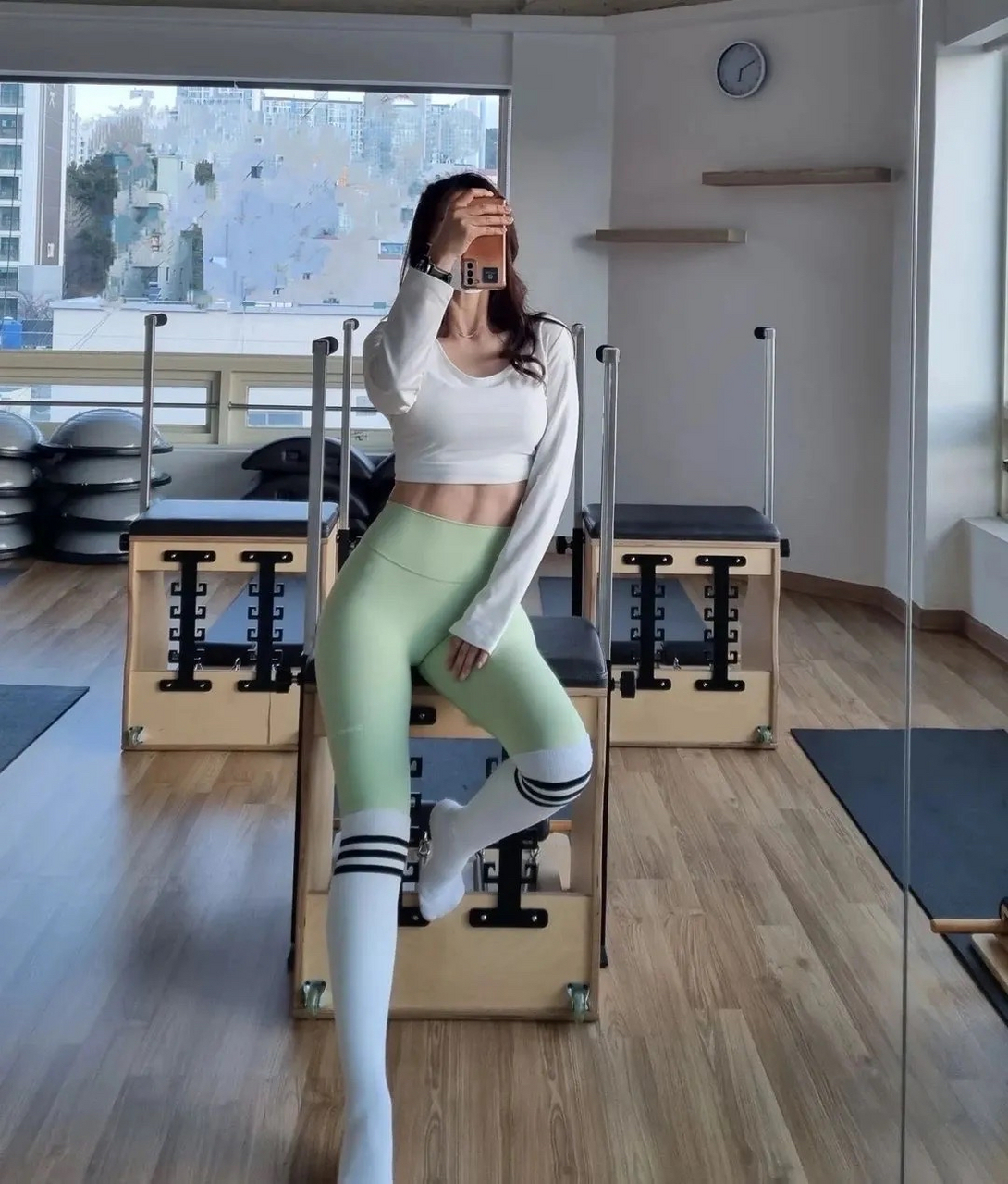 健身房练普拉提的身材超好的性感火辣小姐姐