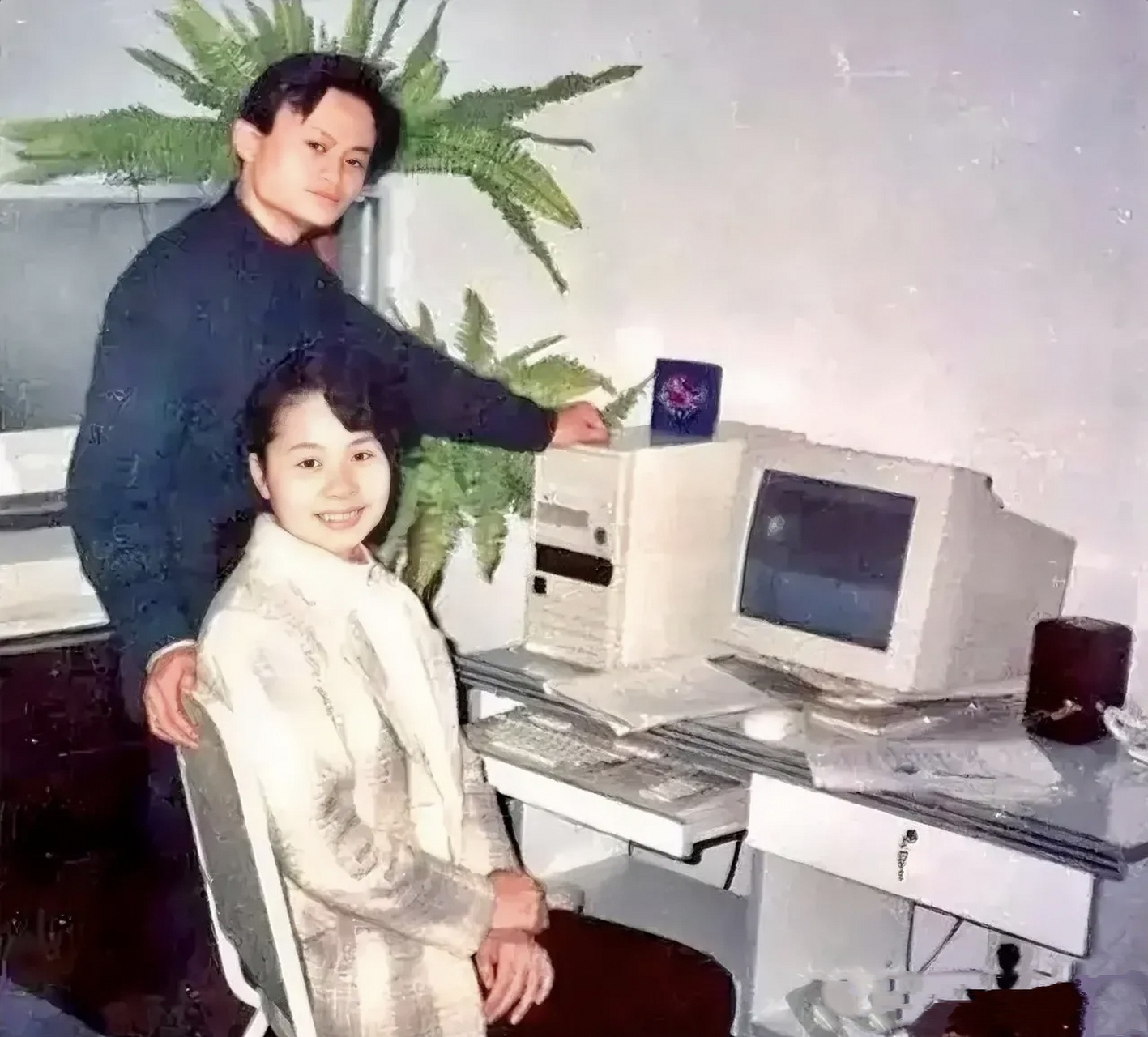 马云老婆的正脸照被曝光,气质比奶茶妹妹还高级,难怪马云很专情  马云