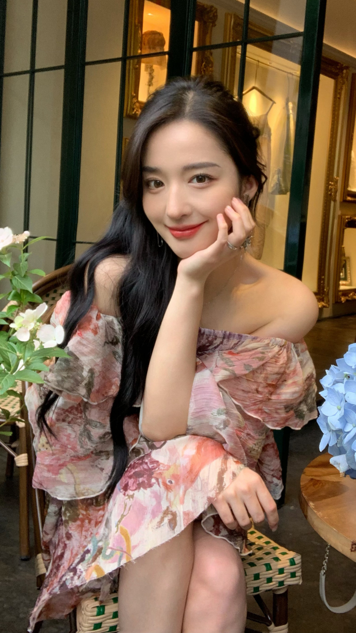 优雅大方的气质女模特～"仲qiuqiu"