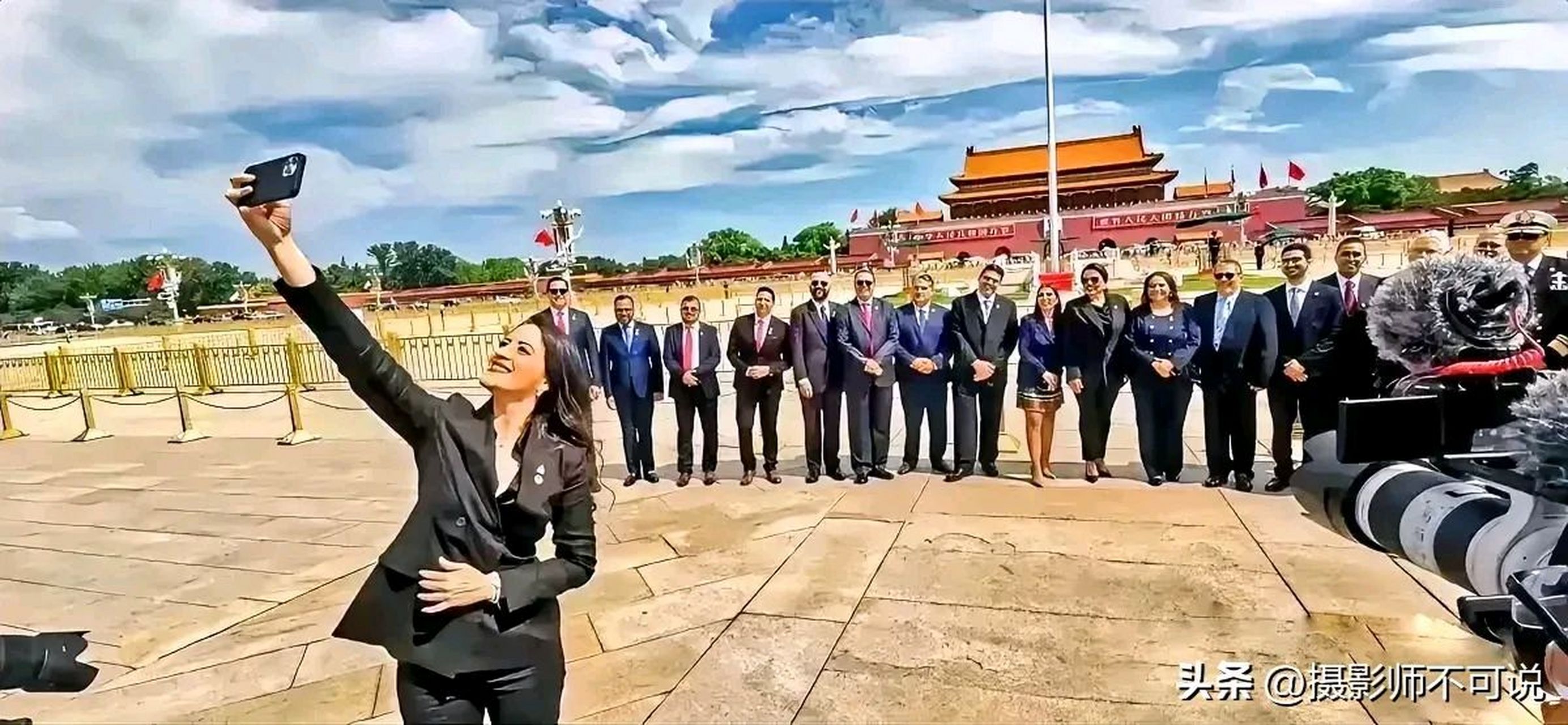 洪都拉斯美女总统访华拍照为什么笑得那么灿烂?
