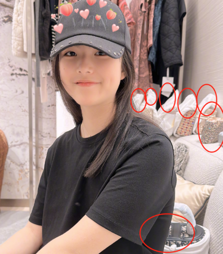 网友:太壕气了!王诗龄回家过六一,房间鎏金如衣展厅