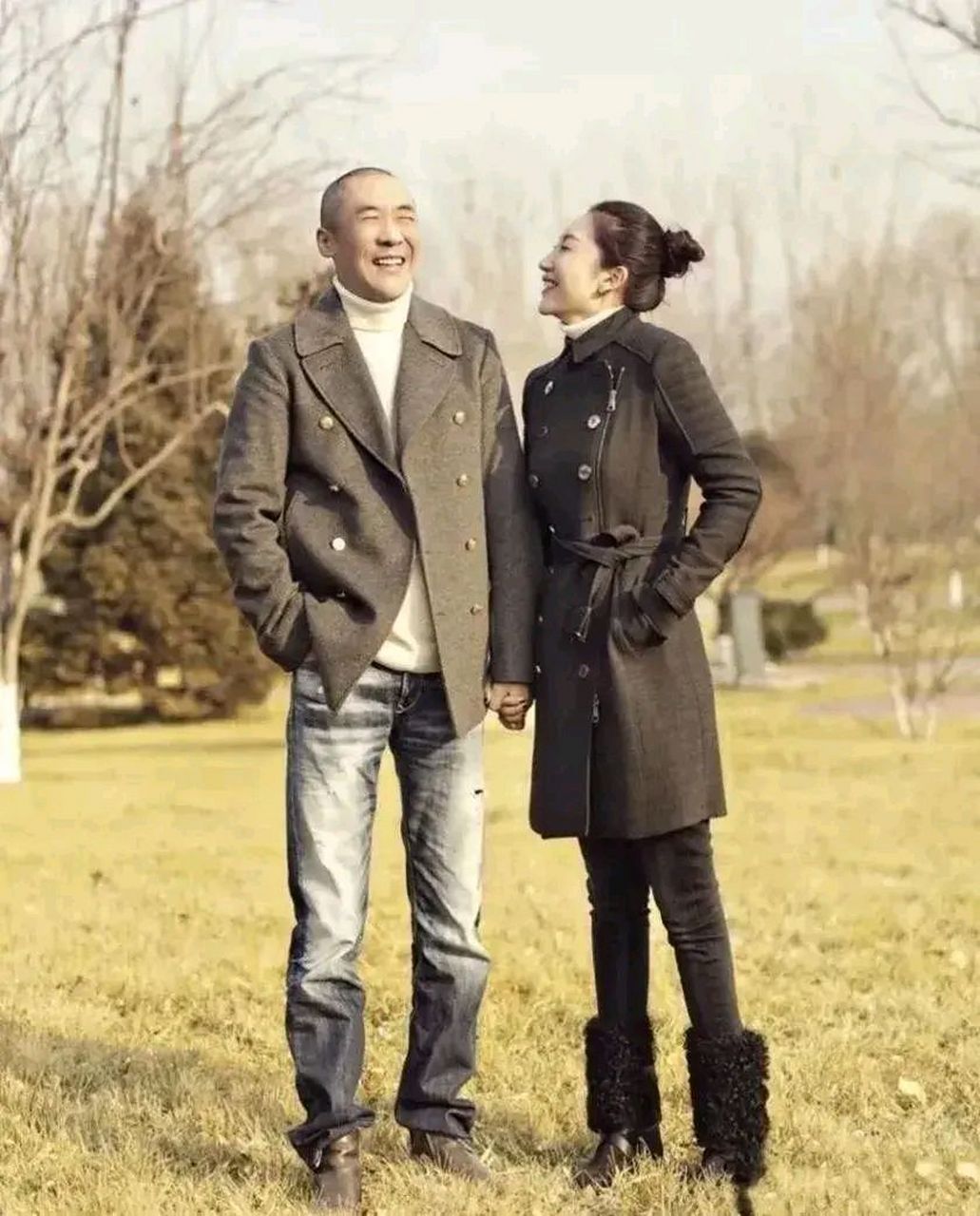 章子怡的哥哥章子男是一位成功的商人,他和妹妹一样