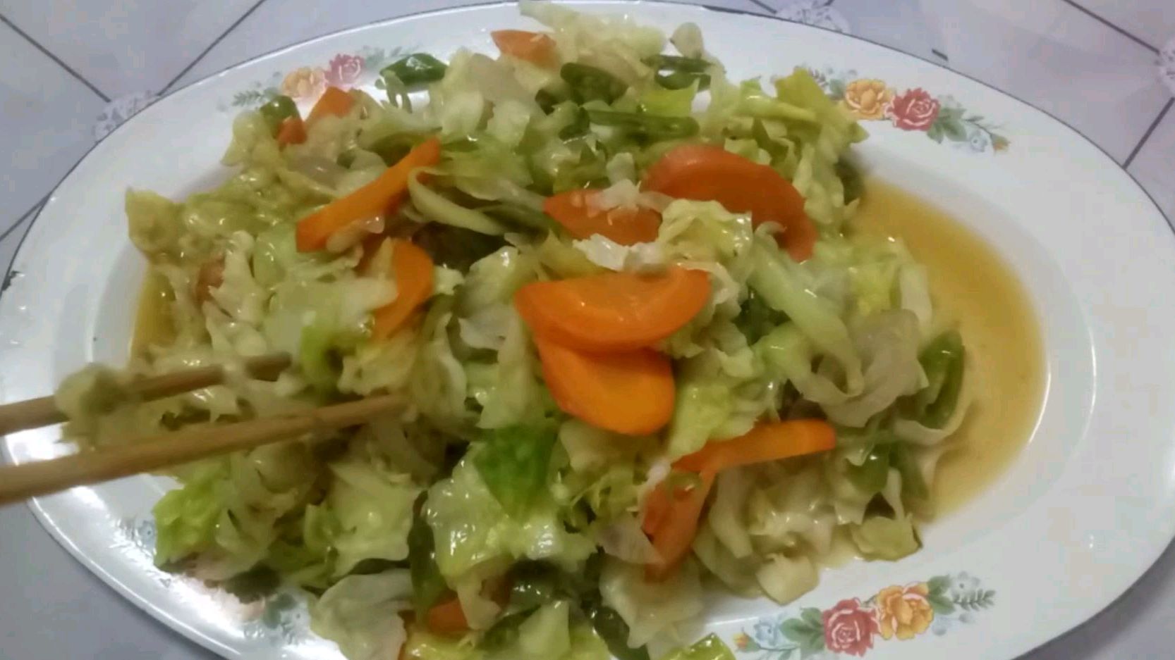 包菜和胡萝卜也可以这样炒,暖心男友的爱心餐,明目减脂有营养