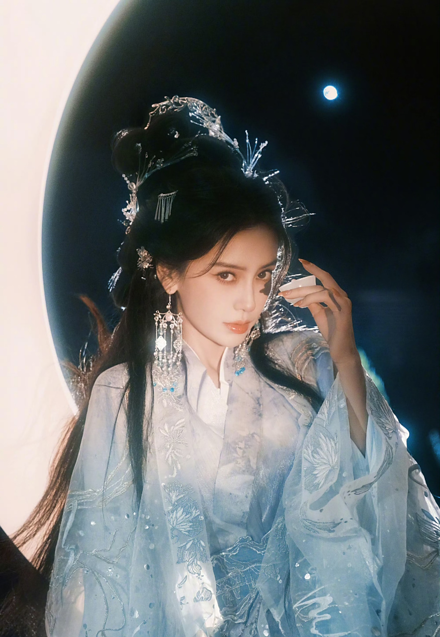 angelbaby(杨颖)古风照好有仙气啊,像是从画中走出来的一样.#杨颖