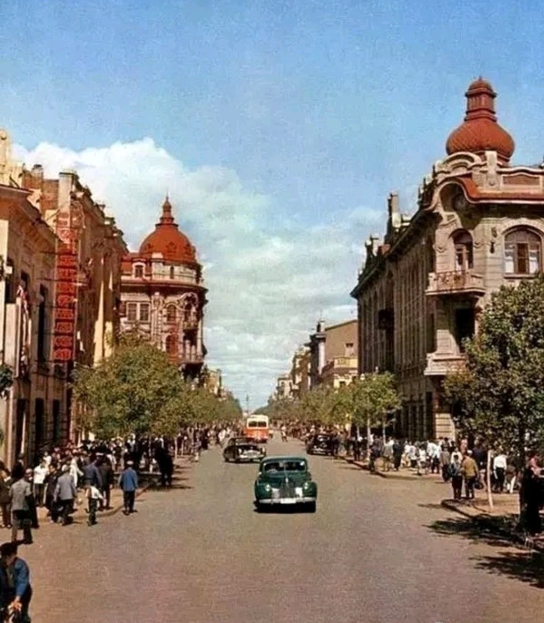 80年代的哈尔滨!中央大街干净整洁,松花江风光秀丽,你怀念吗?