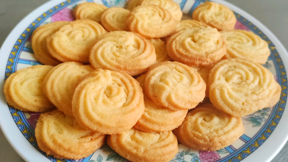 曲奇饼干很好做,又香又甜又脆,只要掌握这个要点,你也可以