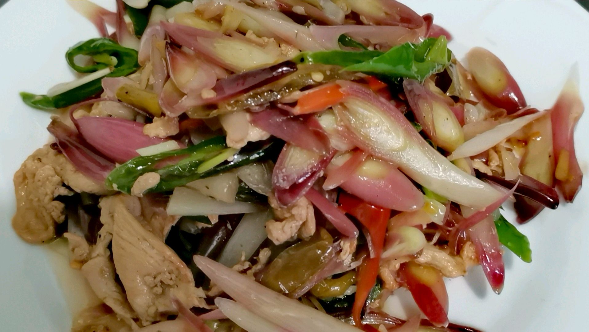洋姜炒肉,很下饭的家常菜,夏季才能享有的美味,下饭下酒又开胃