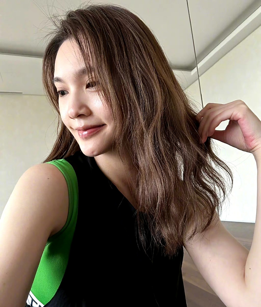 杨丞琳素颜照,状态好好,爱运动的美女身材不会差!