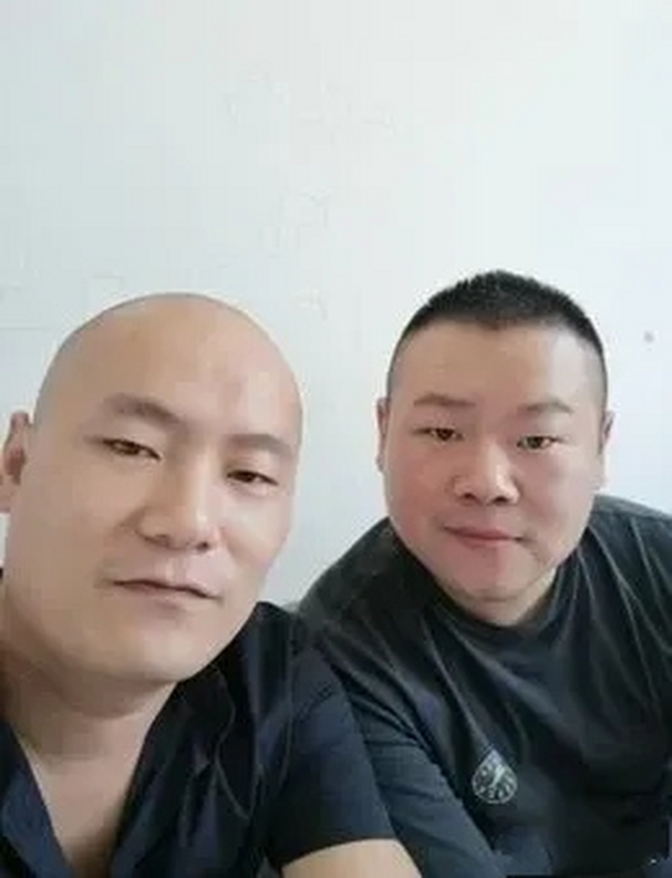 给五个亲姐姐在县城各买了一套房和一辆车,但是对于弟弟岳雪刚,岳云鹏