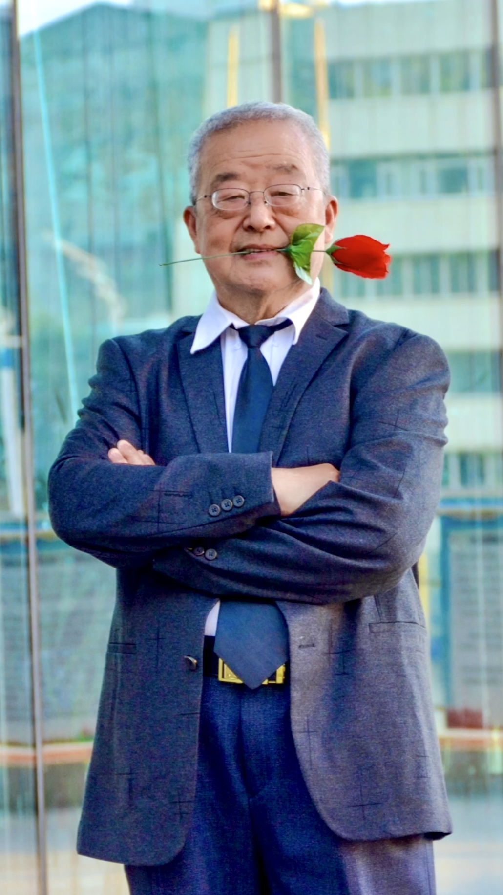 老头瞬间变帅哥让老伴刮目相看