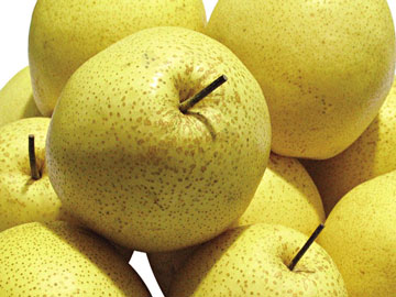 冬天天气干燥,学习一下银耳莲子雪梨汤的做法,大人小孩都爱喝