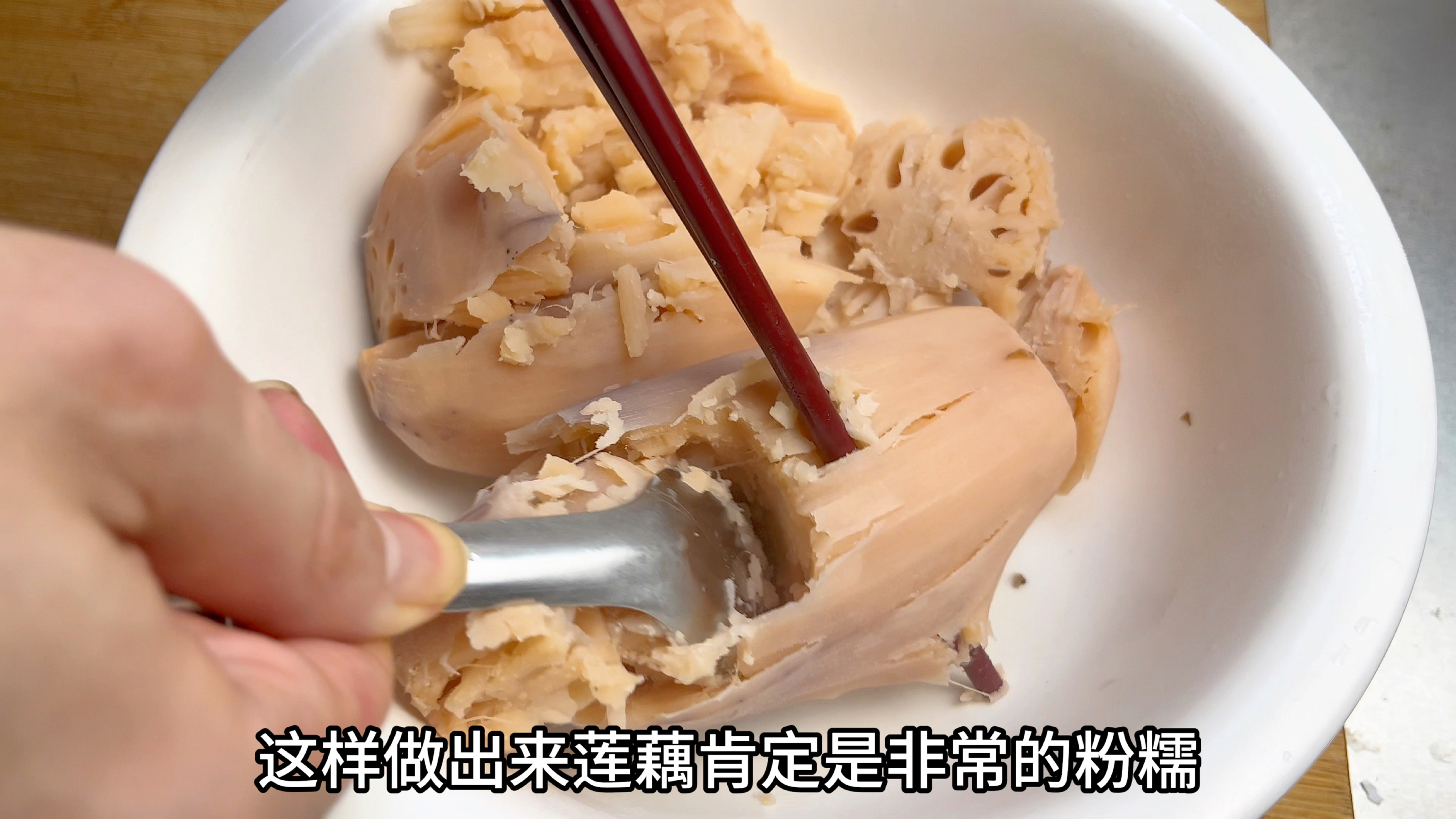 秋季要多喝喝莲藕汤。怎样区别莲藕粉和脆?胖江教你