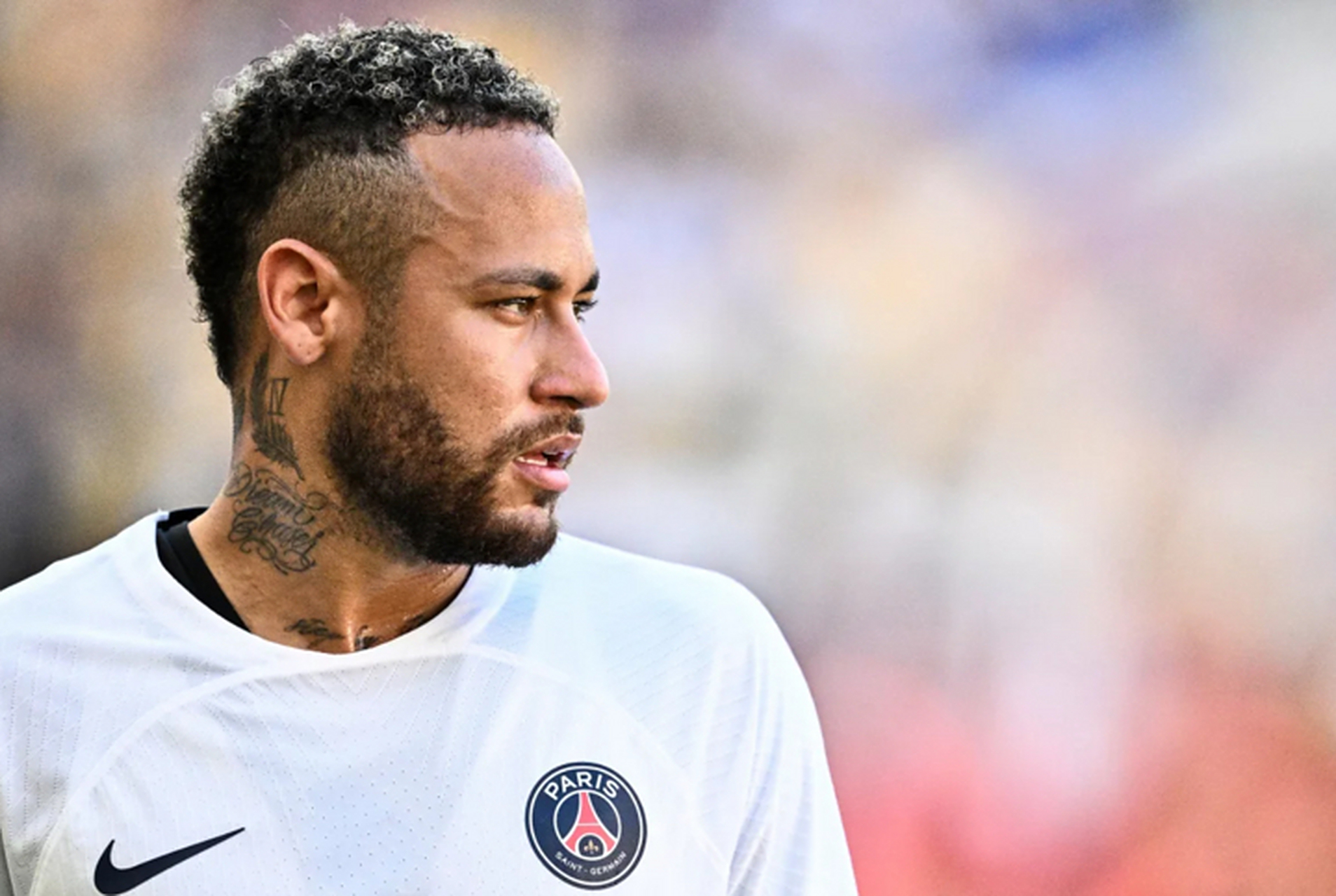 内马尔已经与沙特联赛利雅得新月达成了一份为期两年的合同,年薪为1.