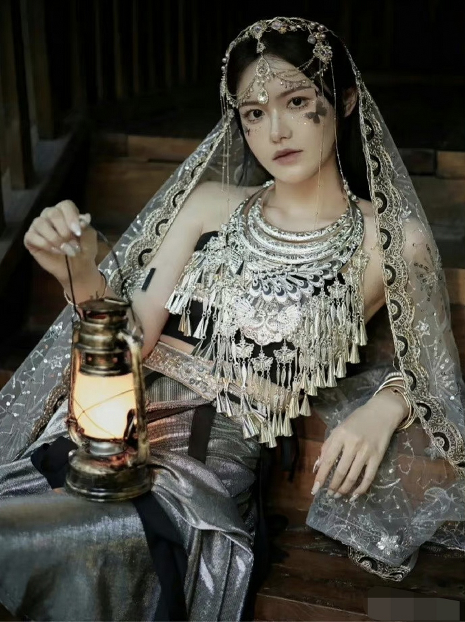 小杨嫂这身材和颜值放到娱乐圈也能吊打一群女明星,小杨哥真是好福气