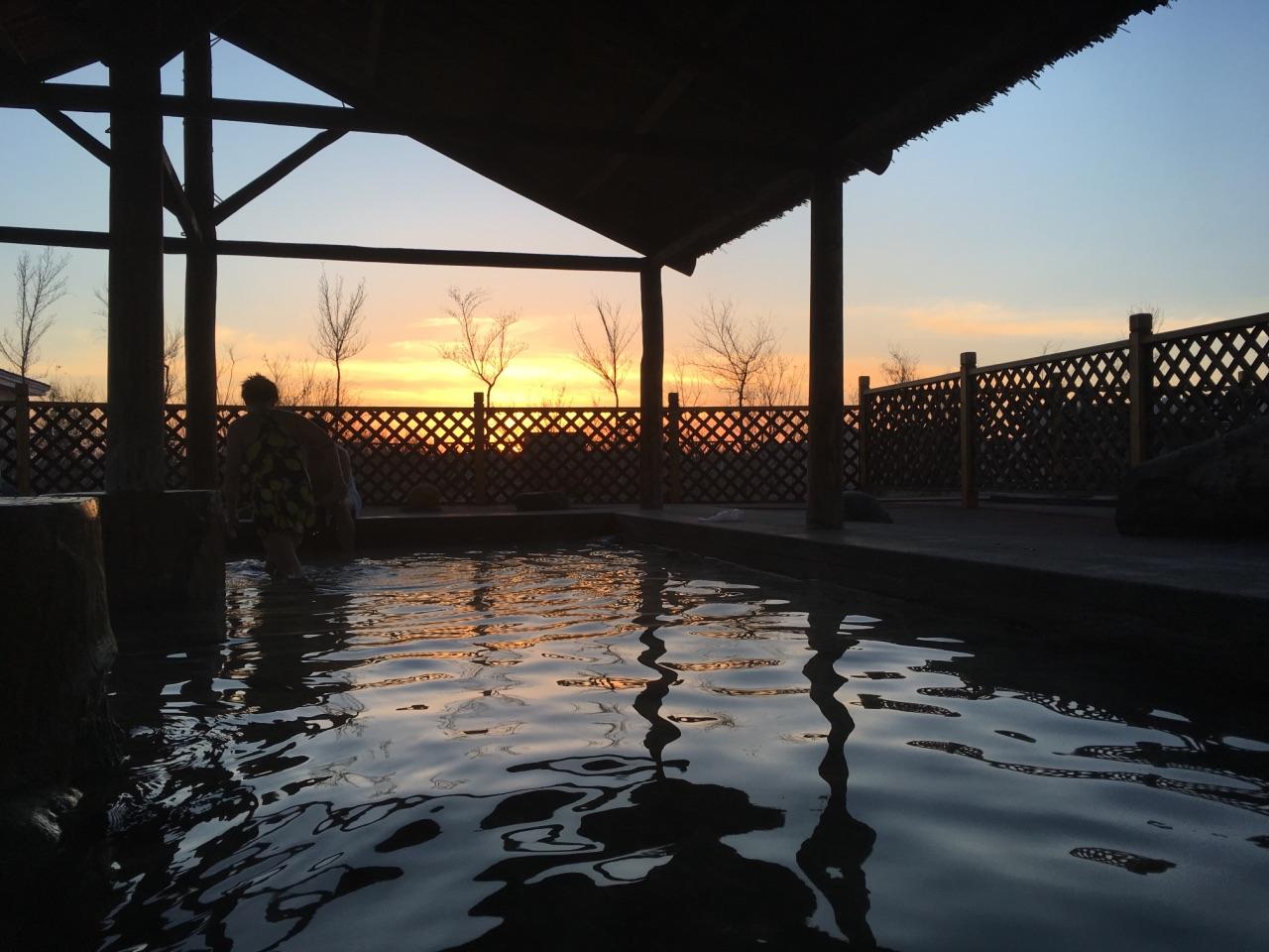 五彩湾古海温泉旅游度假区,位于新疆维吾尔自治区昌吉回族自治州