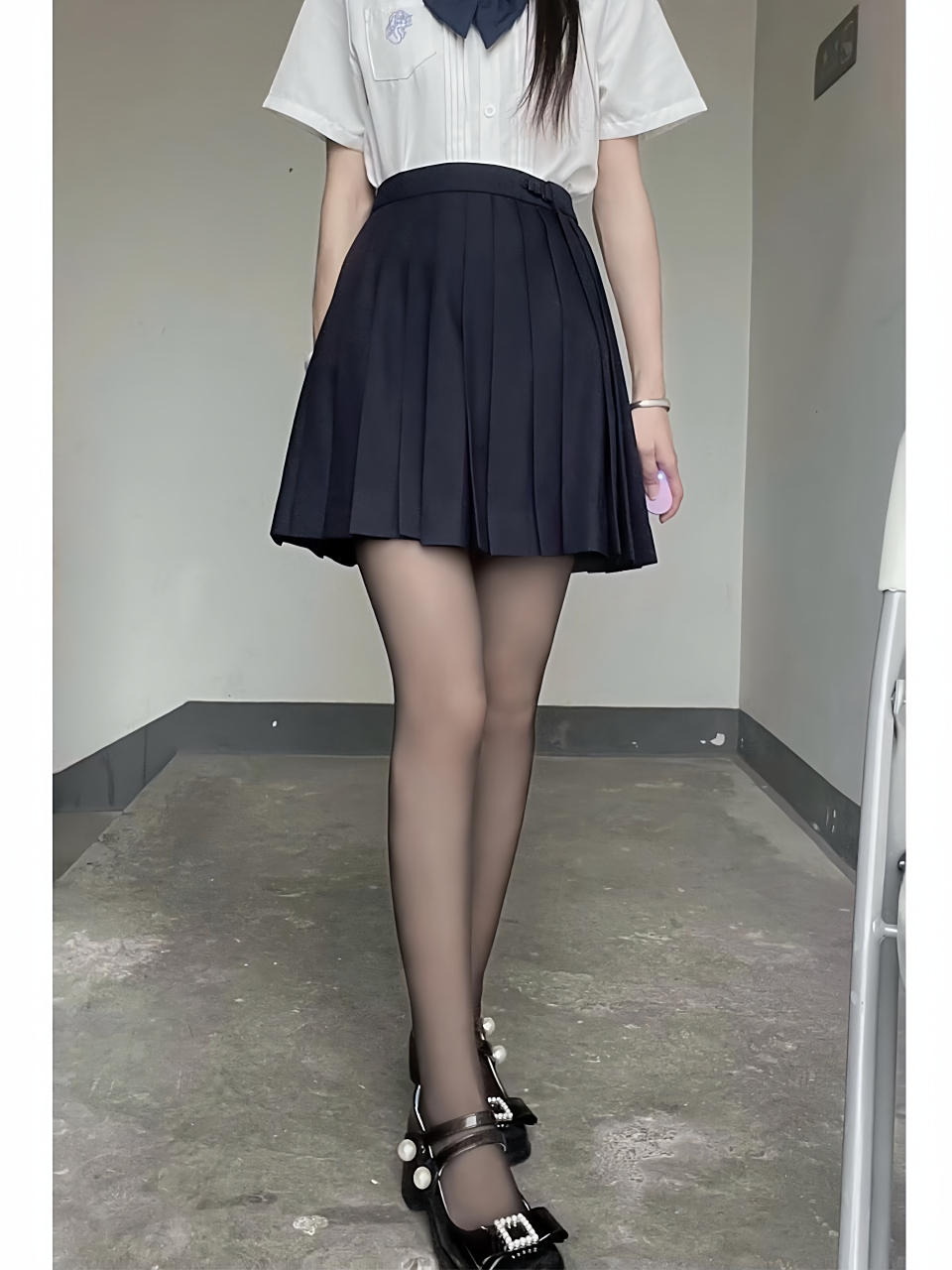 上班时间躲楼梯间玩自拍会不会不太好用啊#美腿丝袜高跟鞋# #丝袜