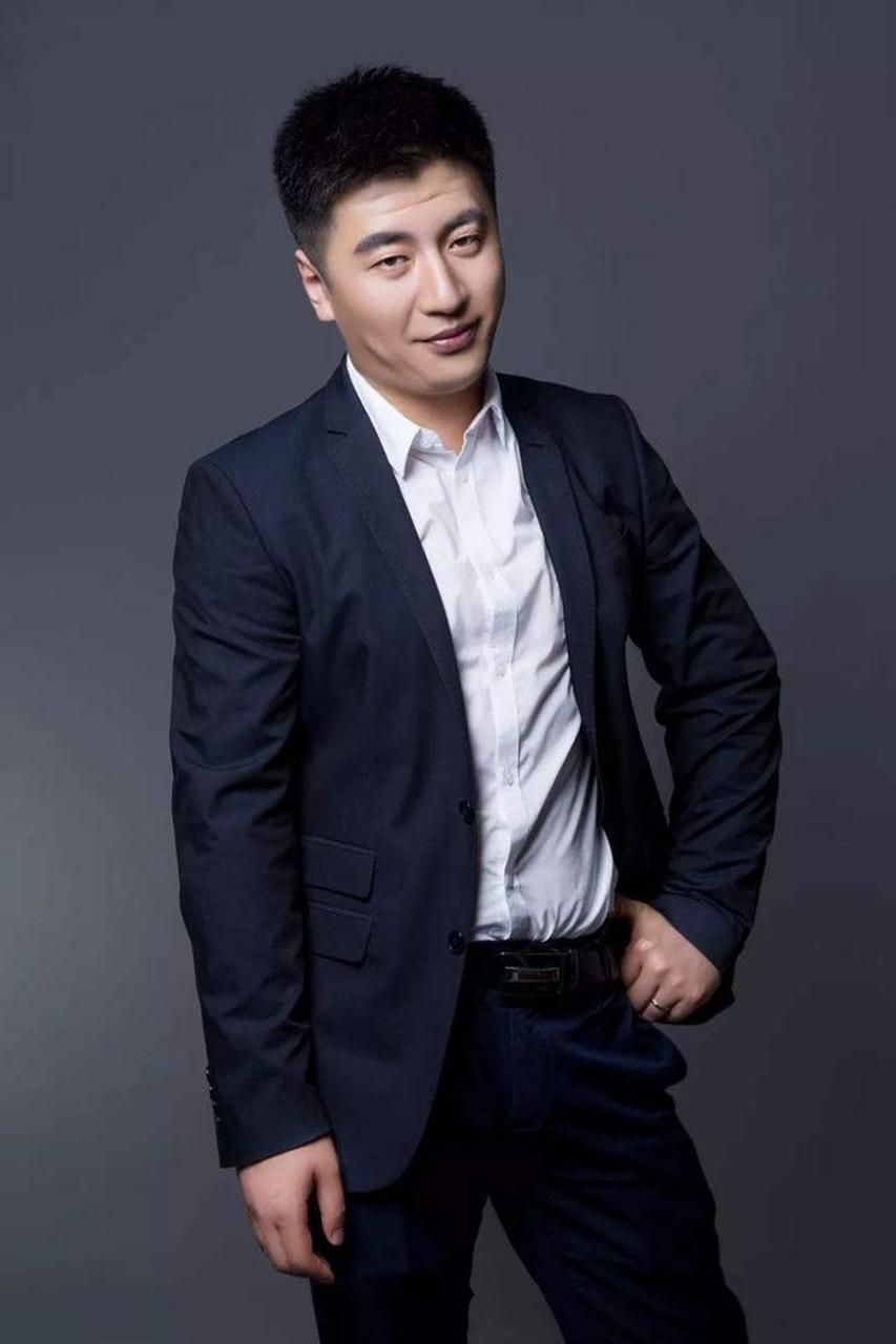 张雪峰的建议,就是电影《功夫》里头的如来神掌秘笈