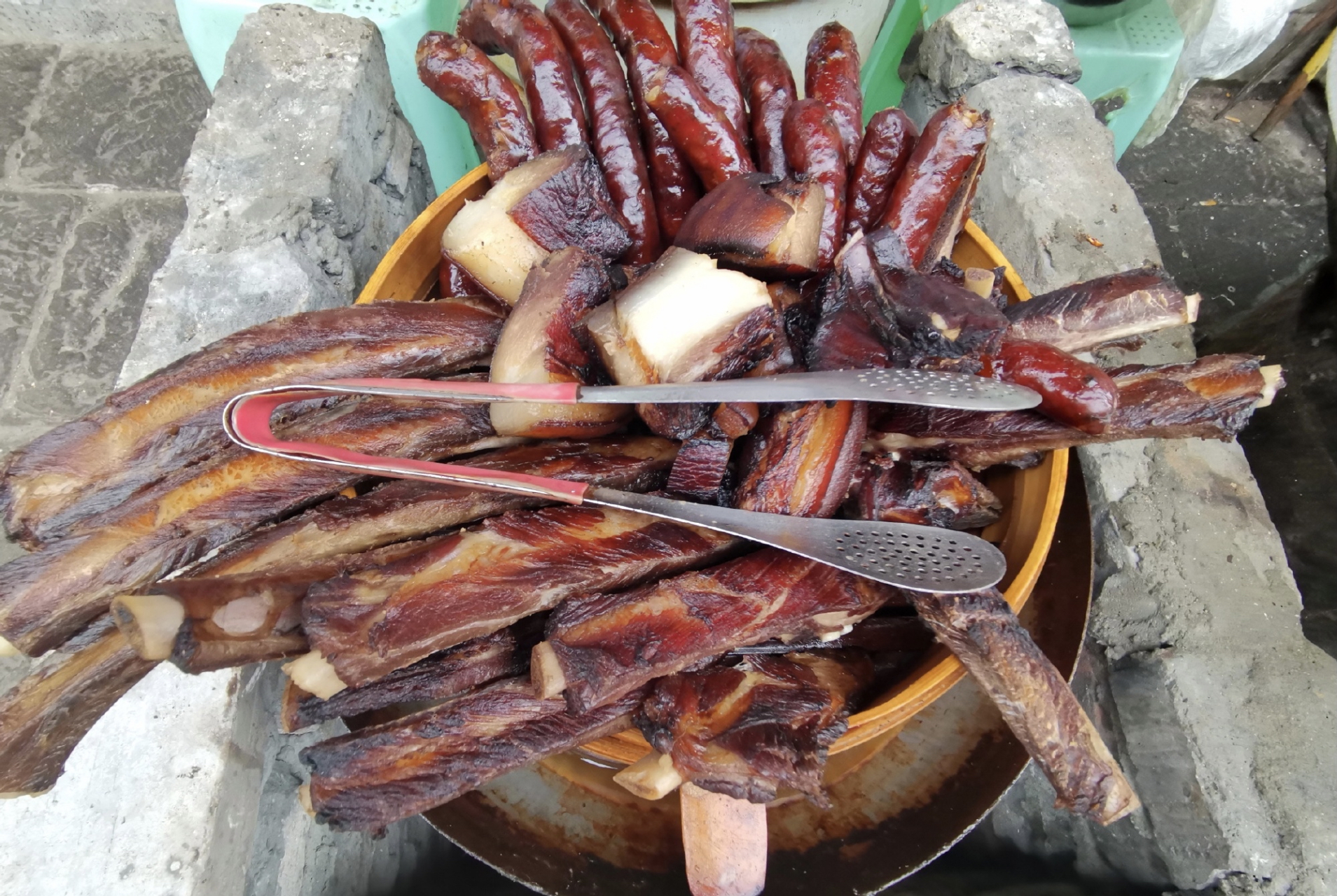 在这静谧的尧坝古镇,四川美食俯拾皆是,诱人的辣香扑鼻而来.