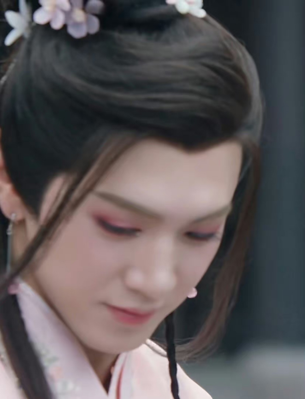 陈哲远新剧扮女装,这扮相怎么样[没眼看][偷笑]