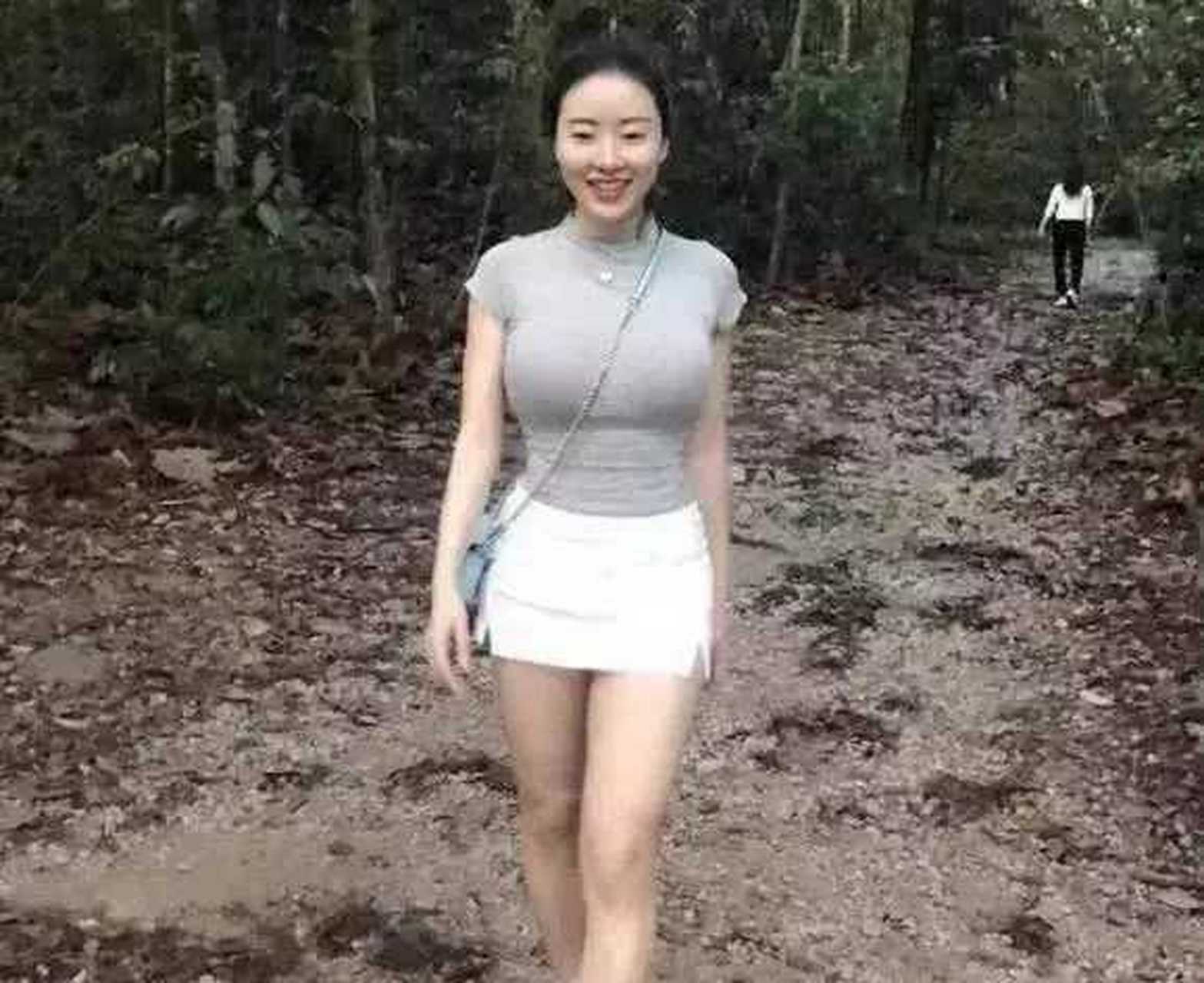 蒋聘婷发大尺度照片,这胸得有39d吧?