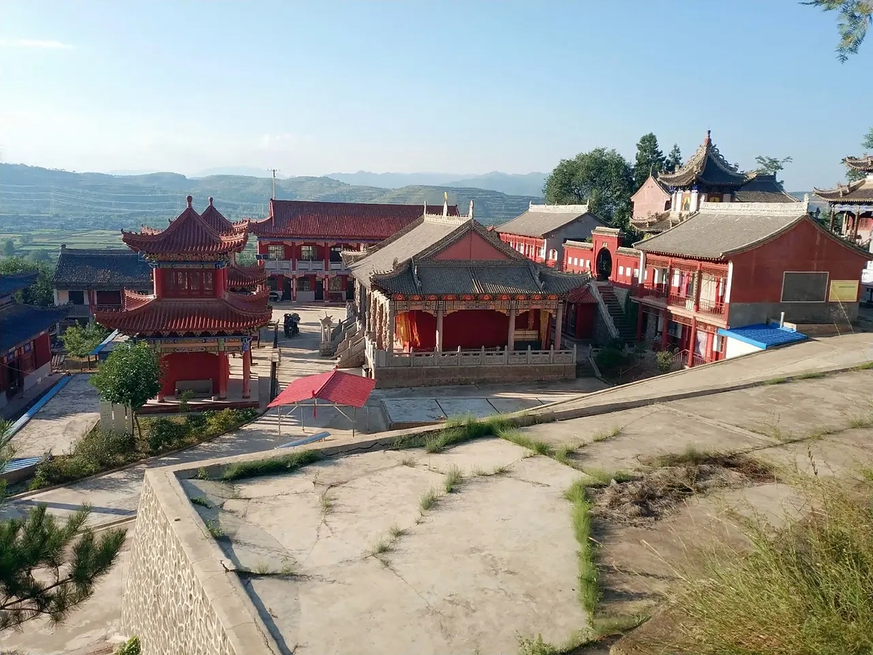 雷音山 雷音山风景区位于陕西省宝鸡市陇县天成镇关山脚下,蒲峪河畔