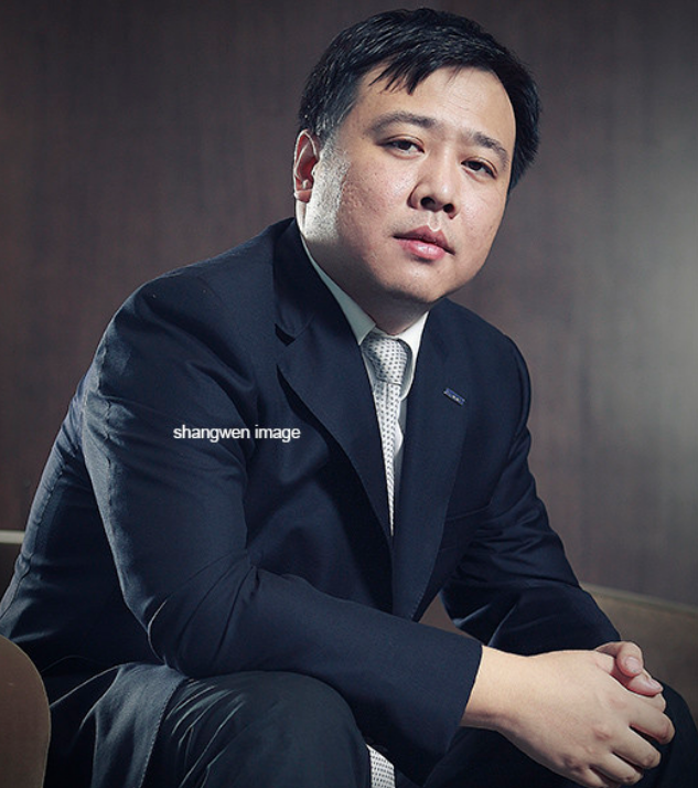 苏宁易购:聘任任峻担任公司董事长兼总裁,黄巍为董事会秘书