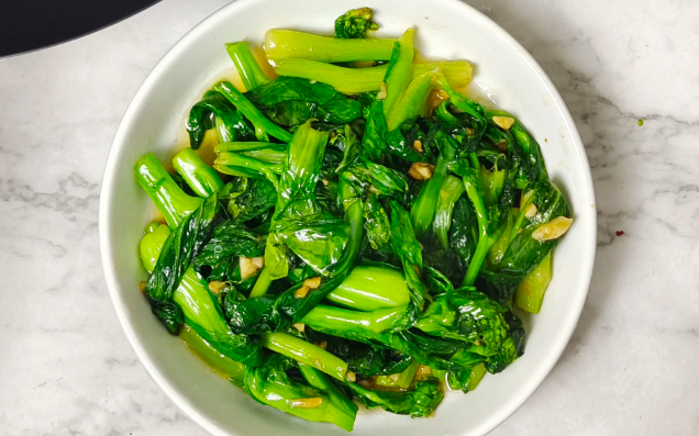 简单家常菜:素炒菜心,口感鲜嫩清甜,比肉都好吃