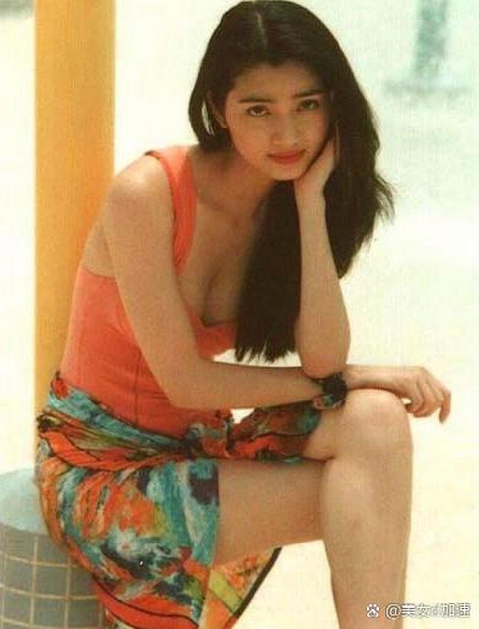 【洪欣】年轻时,自带婴儿肥,很漂亮.