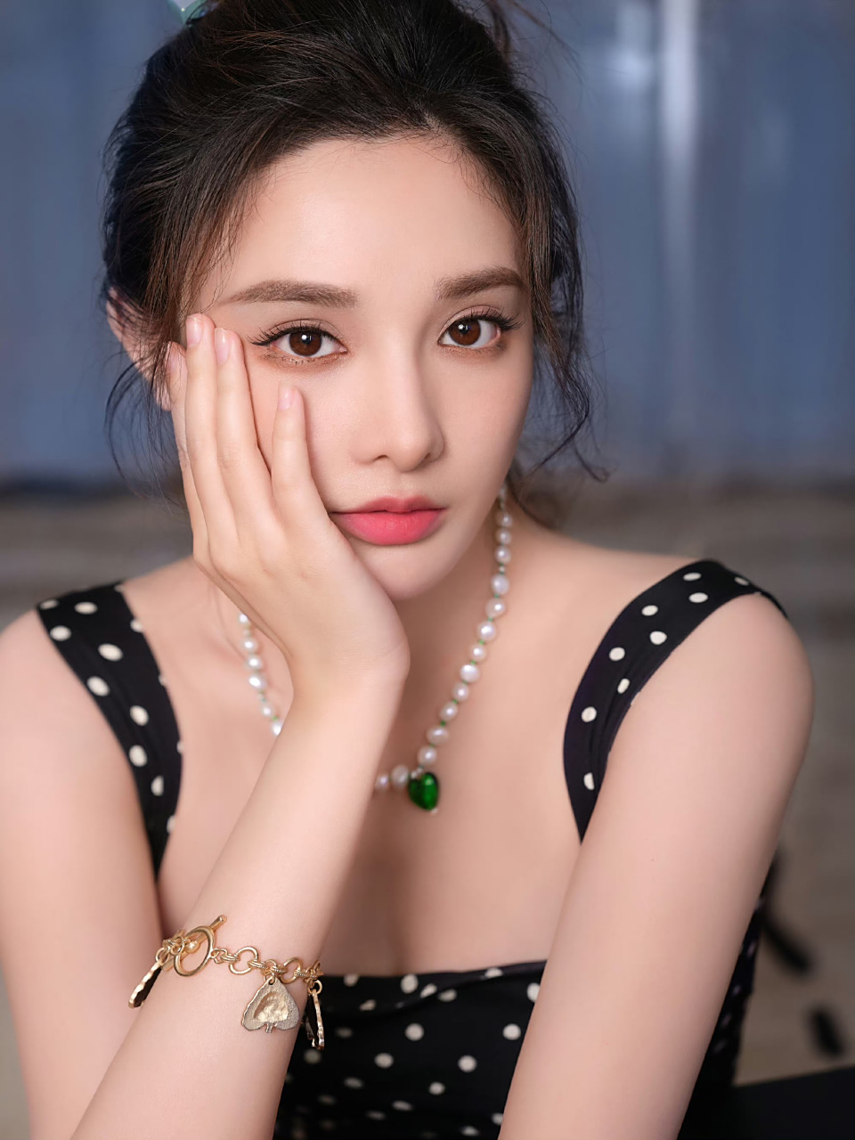 彭小苒  光脚丫  大长腿又直又白