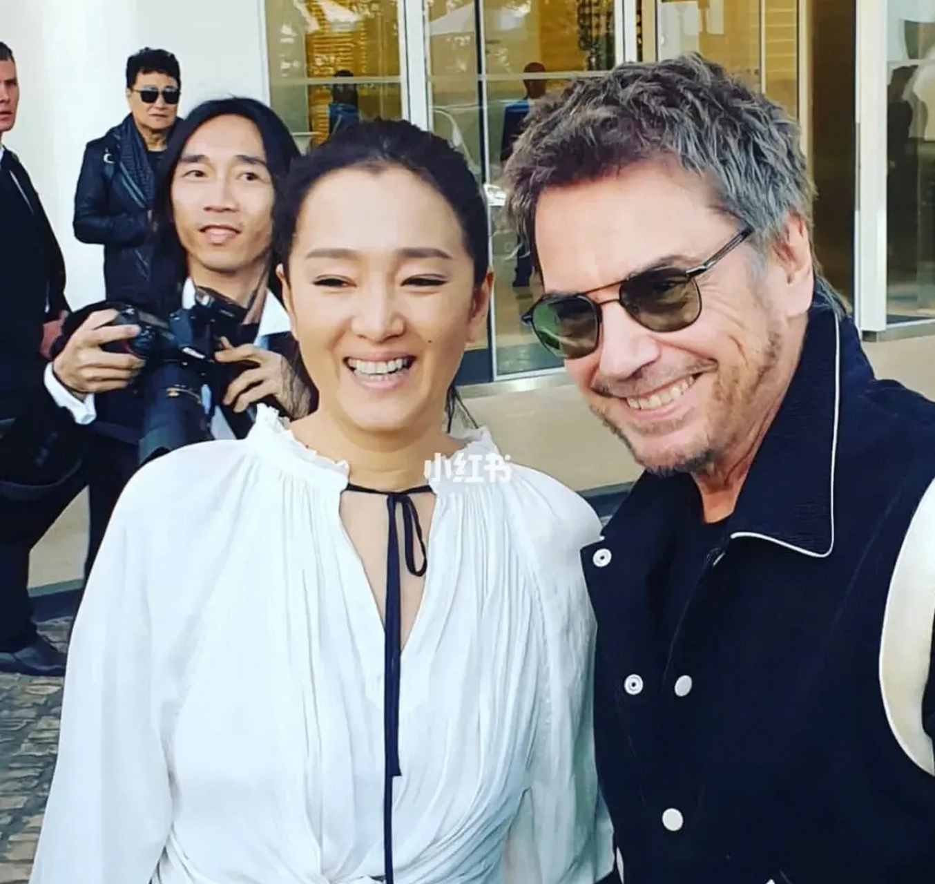 ☀️2017年,70岁的米歇尔向巩俐求婚,称自己年收入五个多亿,养活