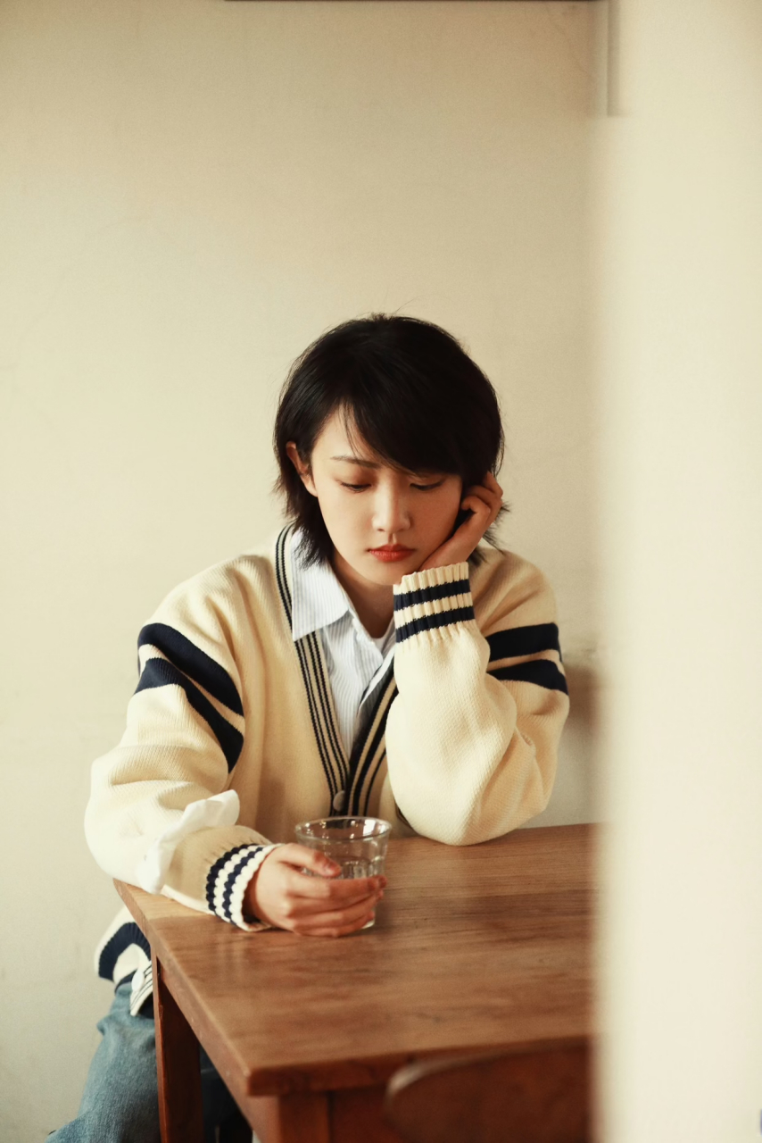 吴佳怡短发也很美