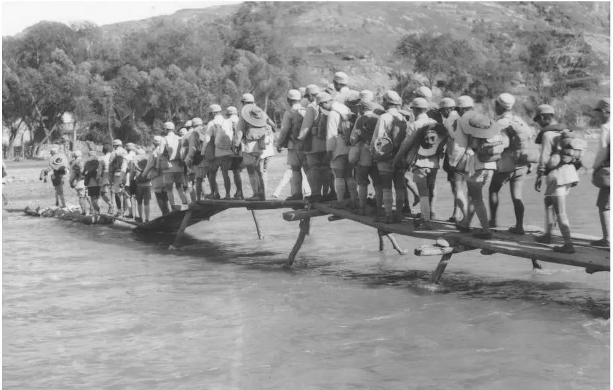 1939年,抗大总校从延安开赴抗日前线.