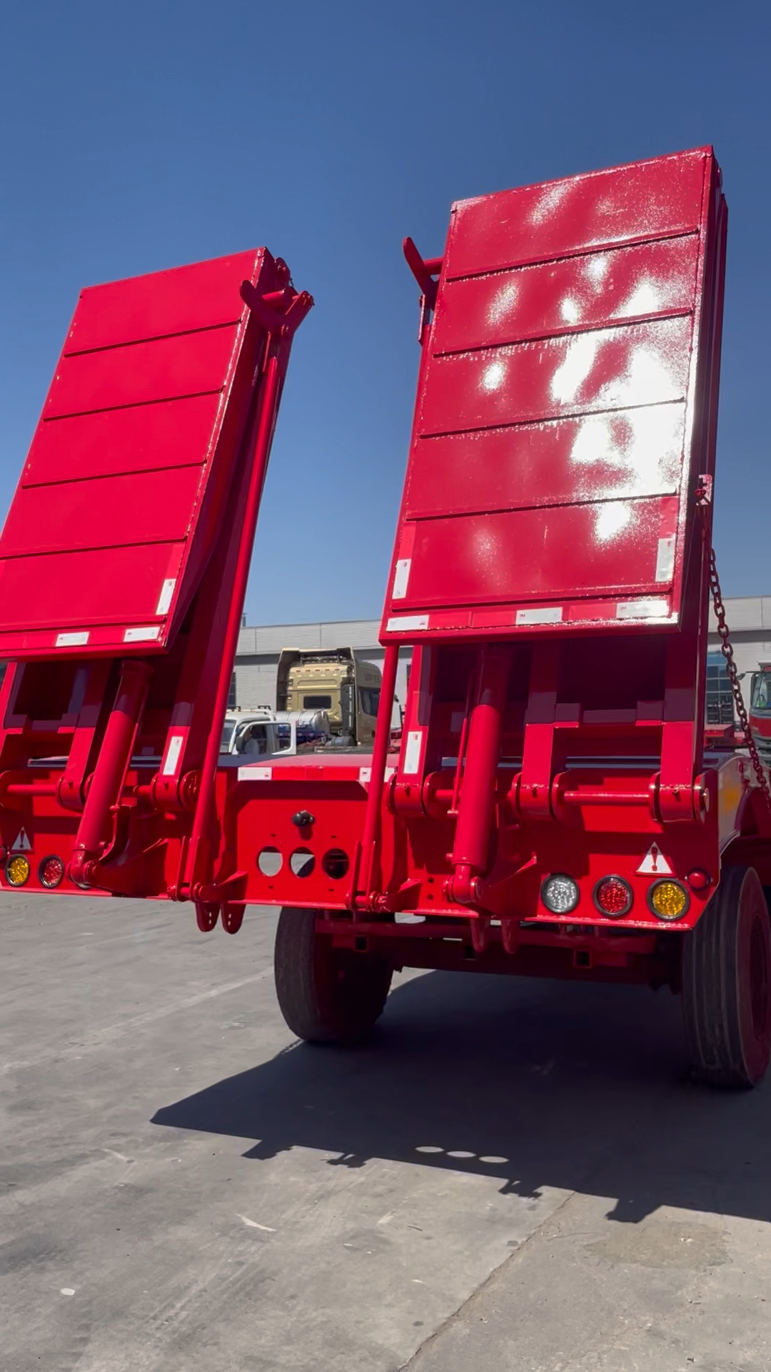 隐藏锁杆液压爬梯低平板半挂车摊铺机运输车-度小视