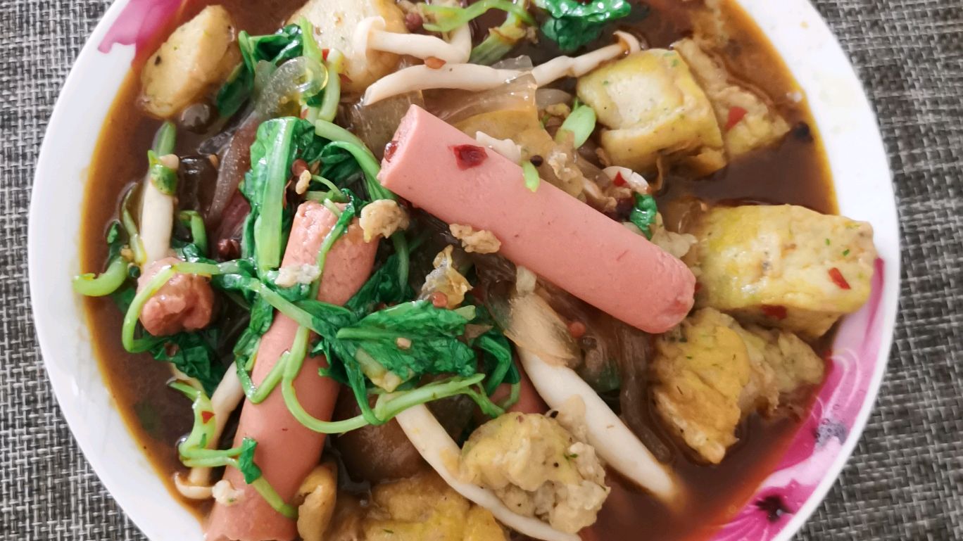周末时间比较充足,做一份鱼豆腐,午饭来个鱼豆腐麻辣菜,可口
