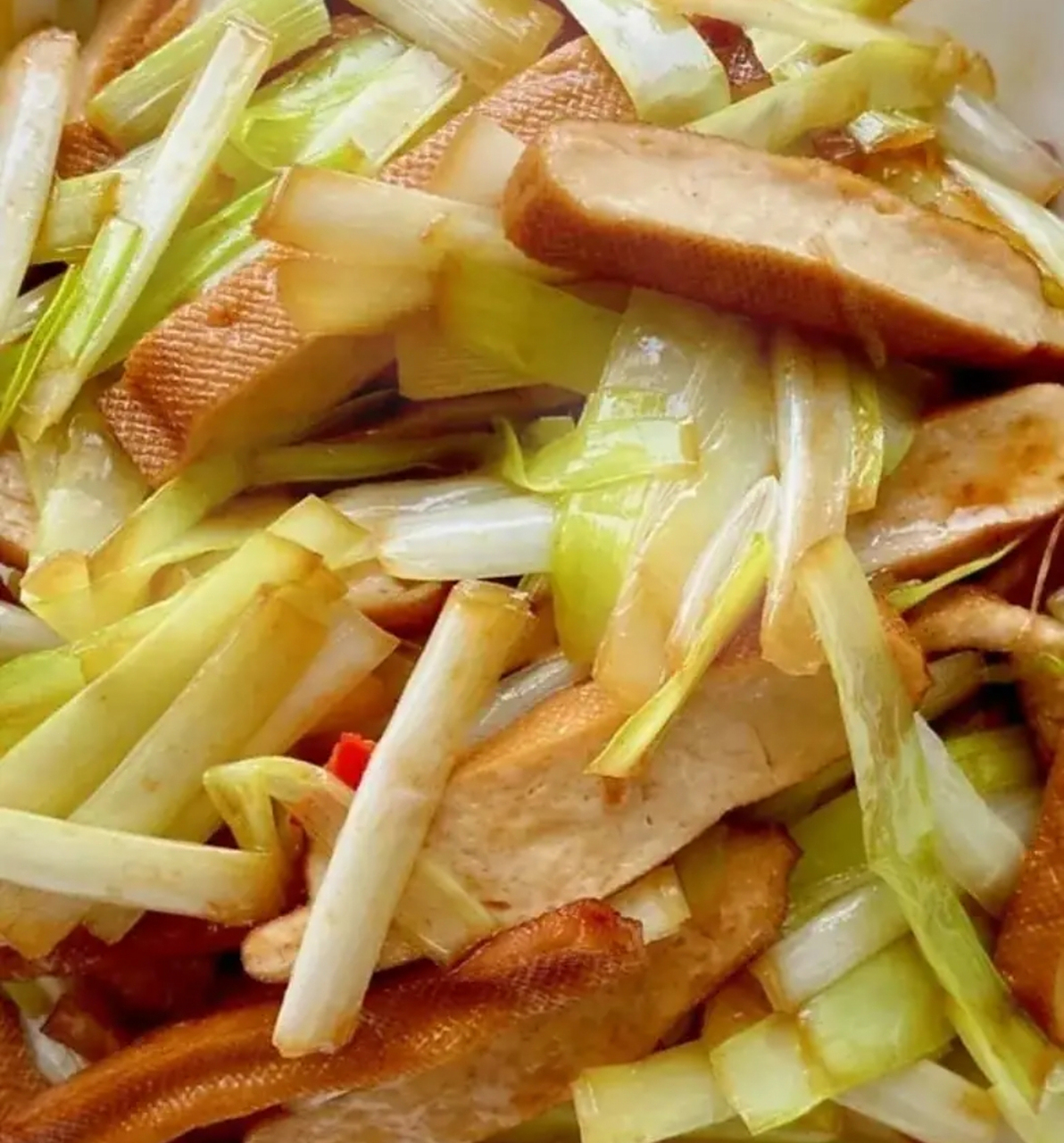 我的美食分享#  韭黄炒香干  食材:韭黄,香干,姜蒜,小米辣  做法