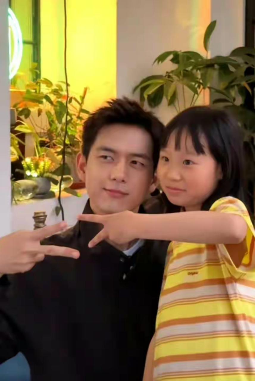 笙笙妹妹把李现身上的干净,温暖,帅气,少年感,阳光,温柔展现的淋漓