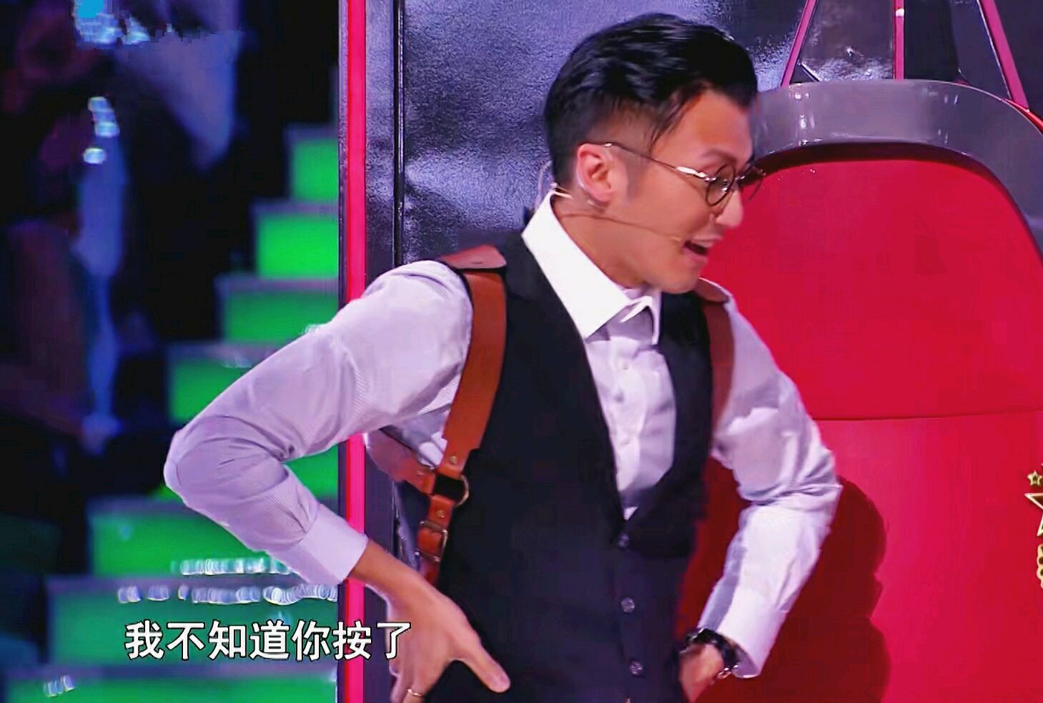 《好声音2020》:谢霆锋生气摔台本,打李荣浩屁股太"调皮"!