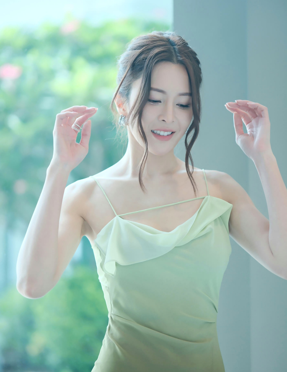 张曦雯,新造型,可盐可甜,五官精致带性感,怎一个美字了得 #张曦雯