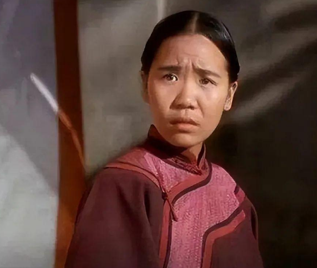 "中国最丑女演员"杨青,事业上升时嫁德国富豪,如今生活美满