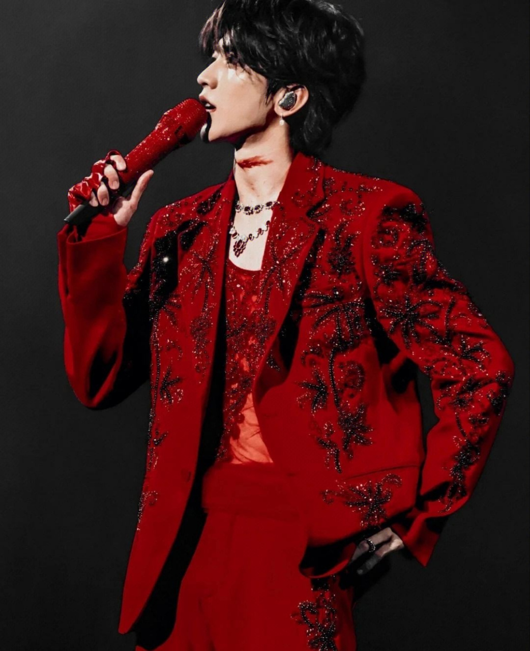 现场几千人高喊:蔡徐坤,我爱你. 说实话,有点被震惊到!