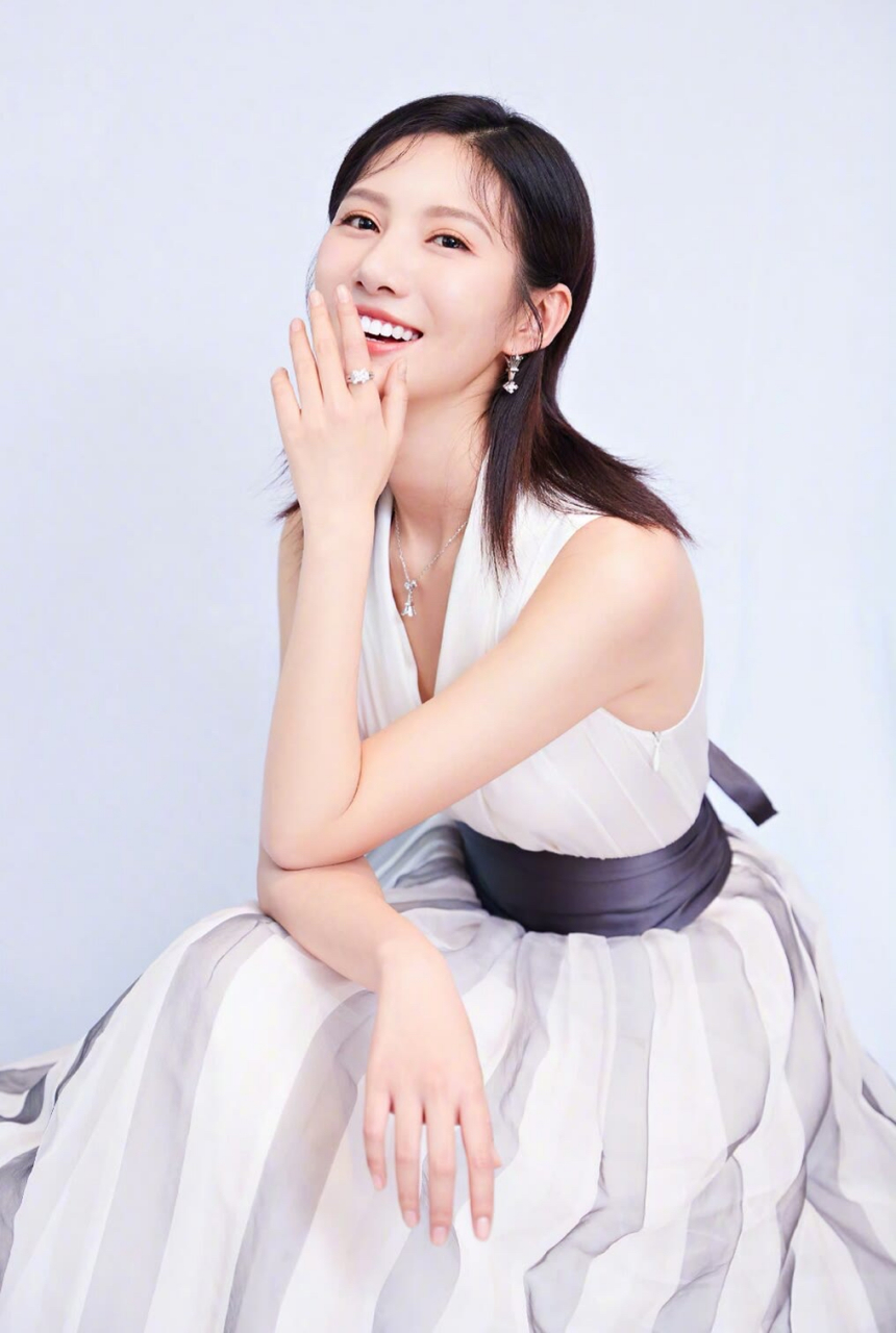 吴优# #明星# #时尚穿搭# 吴优姐姐其实挺可爱的.