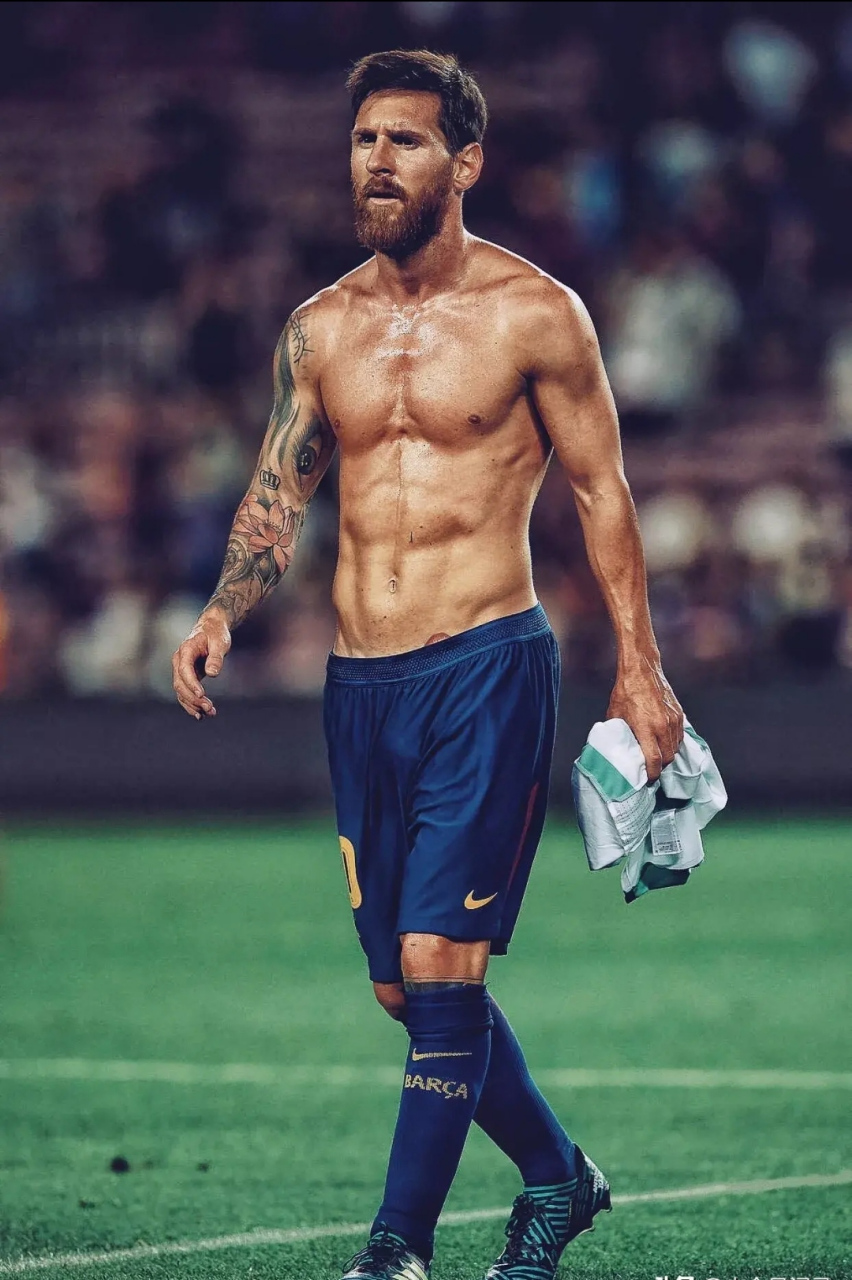 梅西的身材太完美了.
