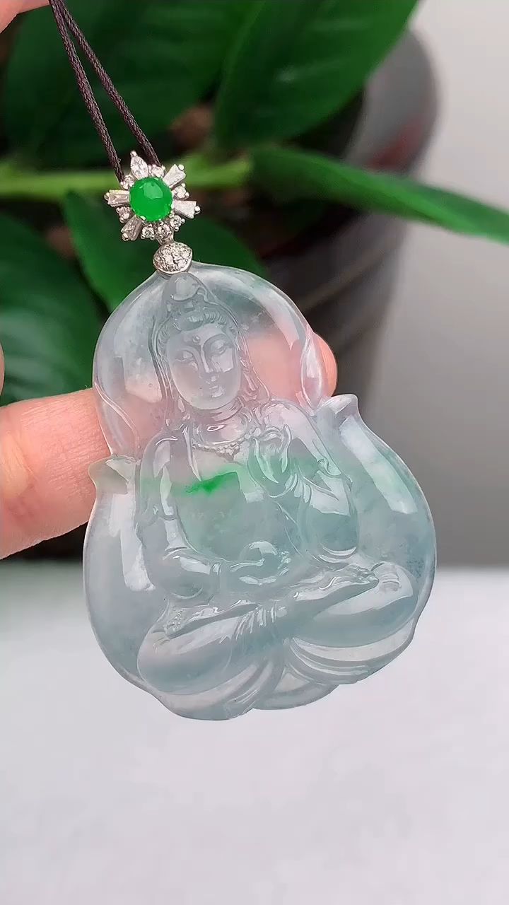 天然a货翡翠 g 2862 冰种飘阳绿观音菩萨吊坠18k金伴钻扣头 玉质细腻