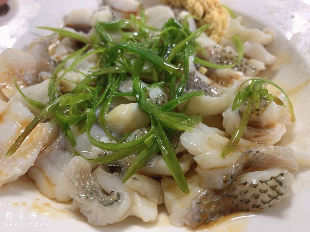 喷喷香的清蒸葱油鲈鱼片,太简单了