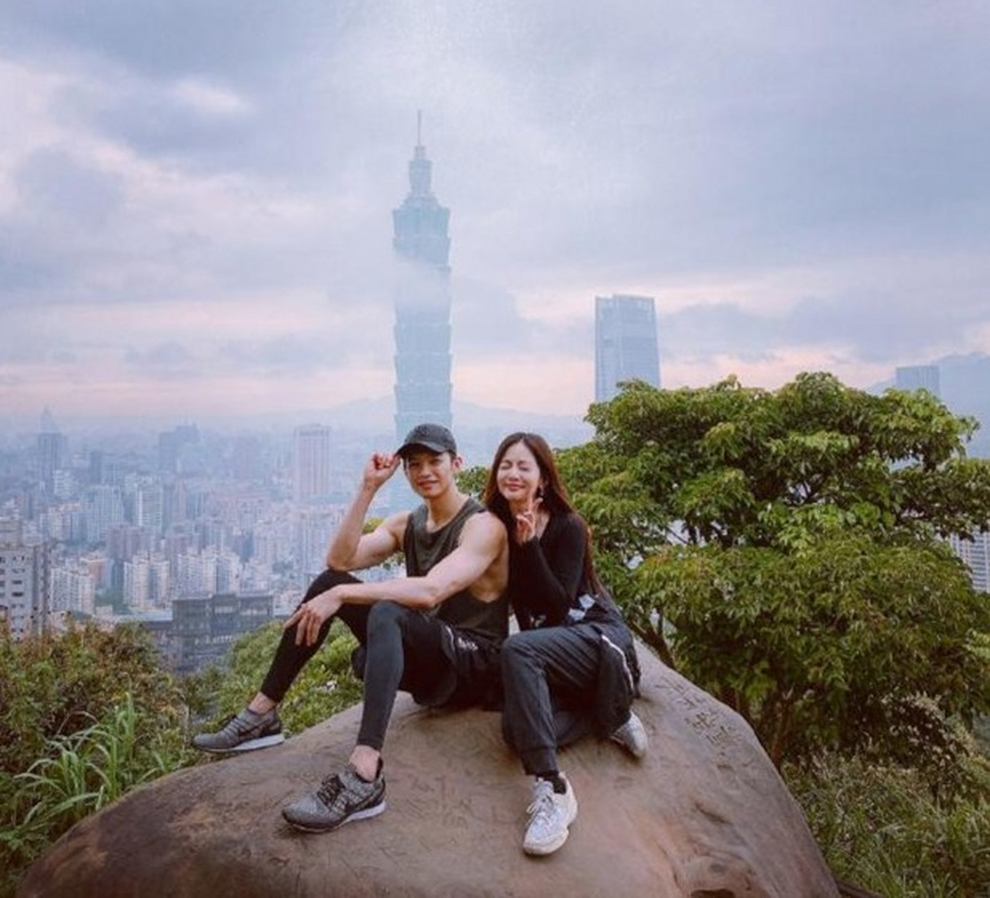 辰亦儒和曾之乔,被网友们誉为:最自由的一对夫妻.  两人虽然已经结婚