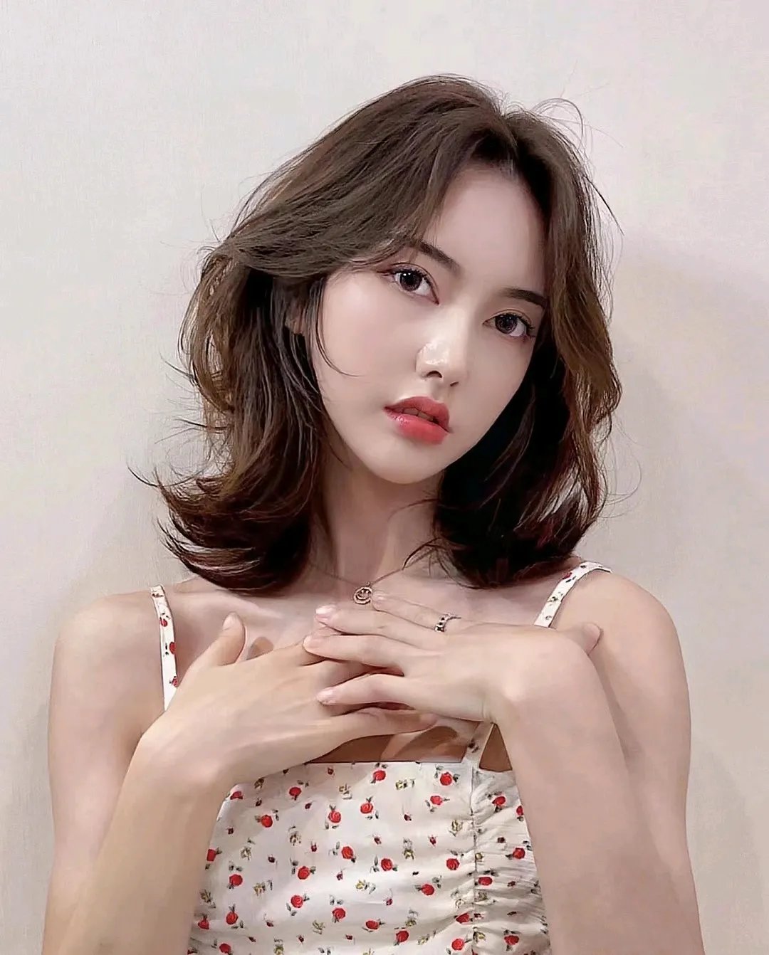 17款当下最火流行发型卷发直发全都有很美很时尚