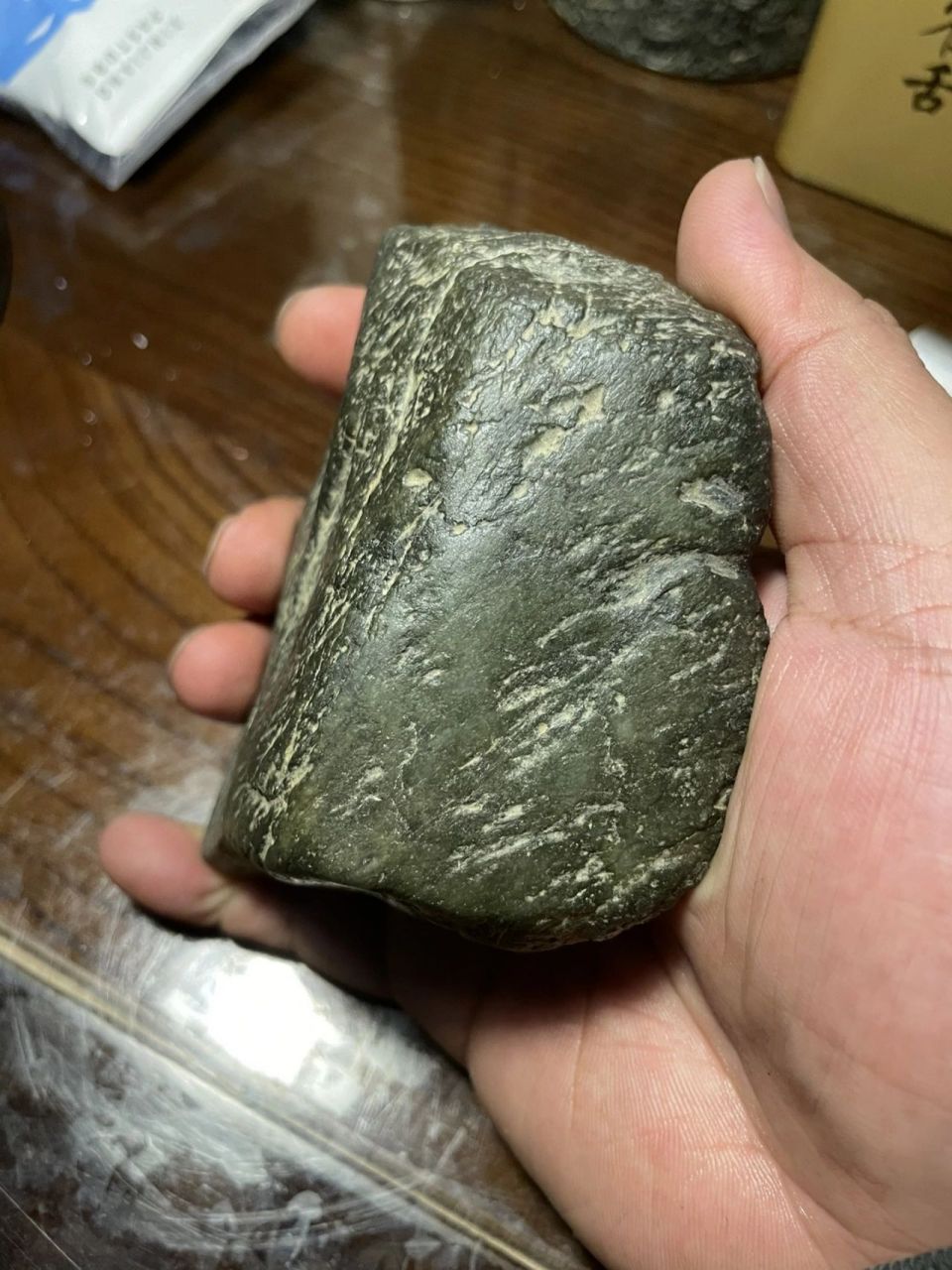 翡翠原石# #点击头像看直播# 460克,老坑莫西沙大象皮,皮壳相当老辣